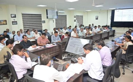 कलेक्टर ने ली निर्वाचन से सम्बन्धित नोडल अधिकारियों की बैठक