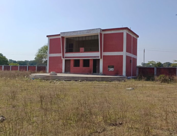 उन्हेल नगर परिषद की अनदेखी से क्रिकेट खेल मैदान बना अवैध खेल का अड्डा।